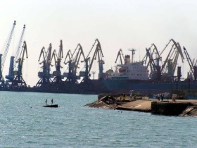 Грузовой порт Туапсе. Фото: photohost.ru Грузовой порт Туапсе. Фото: photohost.ru